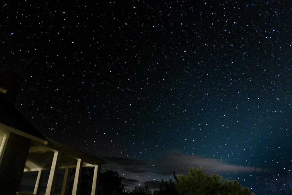 莉娜沙漠的《夜空》